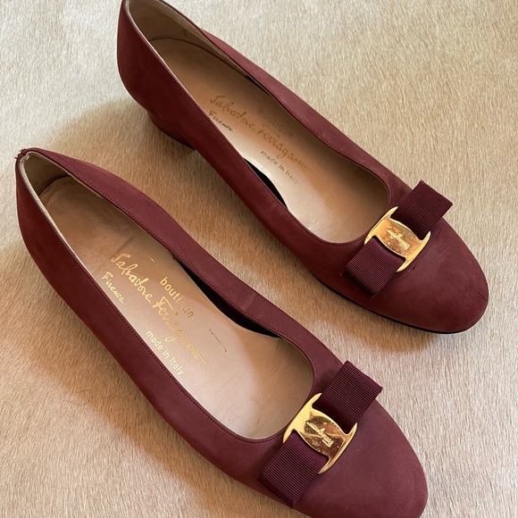 Salvatore Ferragamo Shoes - Ferragamo boutique vintage classics, luxury